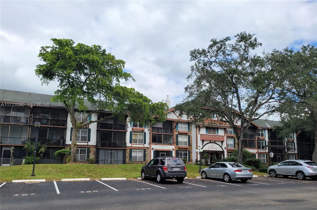 Real estate property located at 3750 Inverrary Dr #2Y, Broward, International Village At, Lauderhill, FL