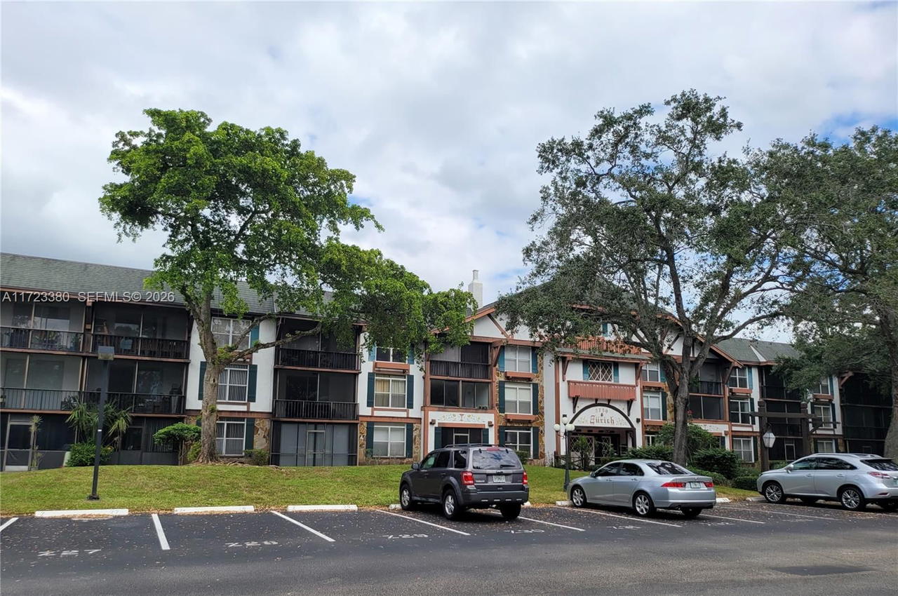 Real estate property located at 3750 Inverrary Dr #2Y, Broward, International Village At, Lauderhill, FL