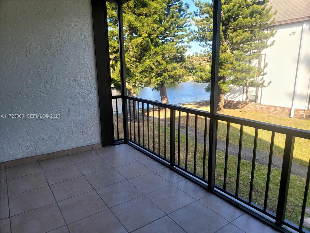 Real estate property located at 3750 Inverrary Dr #2Y, Broward, International Village At, Lauderhill, FL
