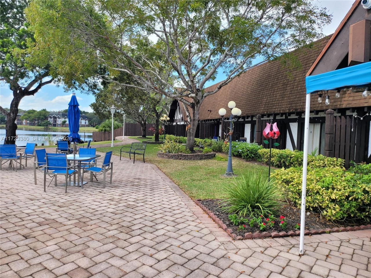 Real estate property located at 3750 Inverrary Dr #2Y, Broward, International Village At, Lauderhill, FL