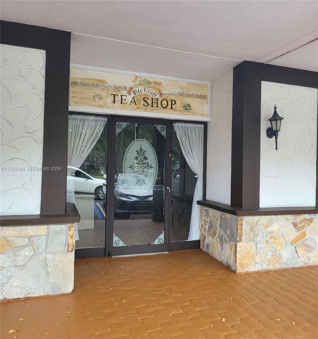 Real estate property located at 3750 Inverrary Dr #2Y, Broward, International Village At, Lauderhill, FL