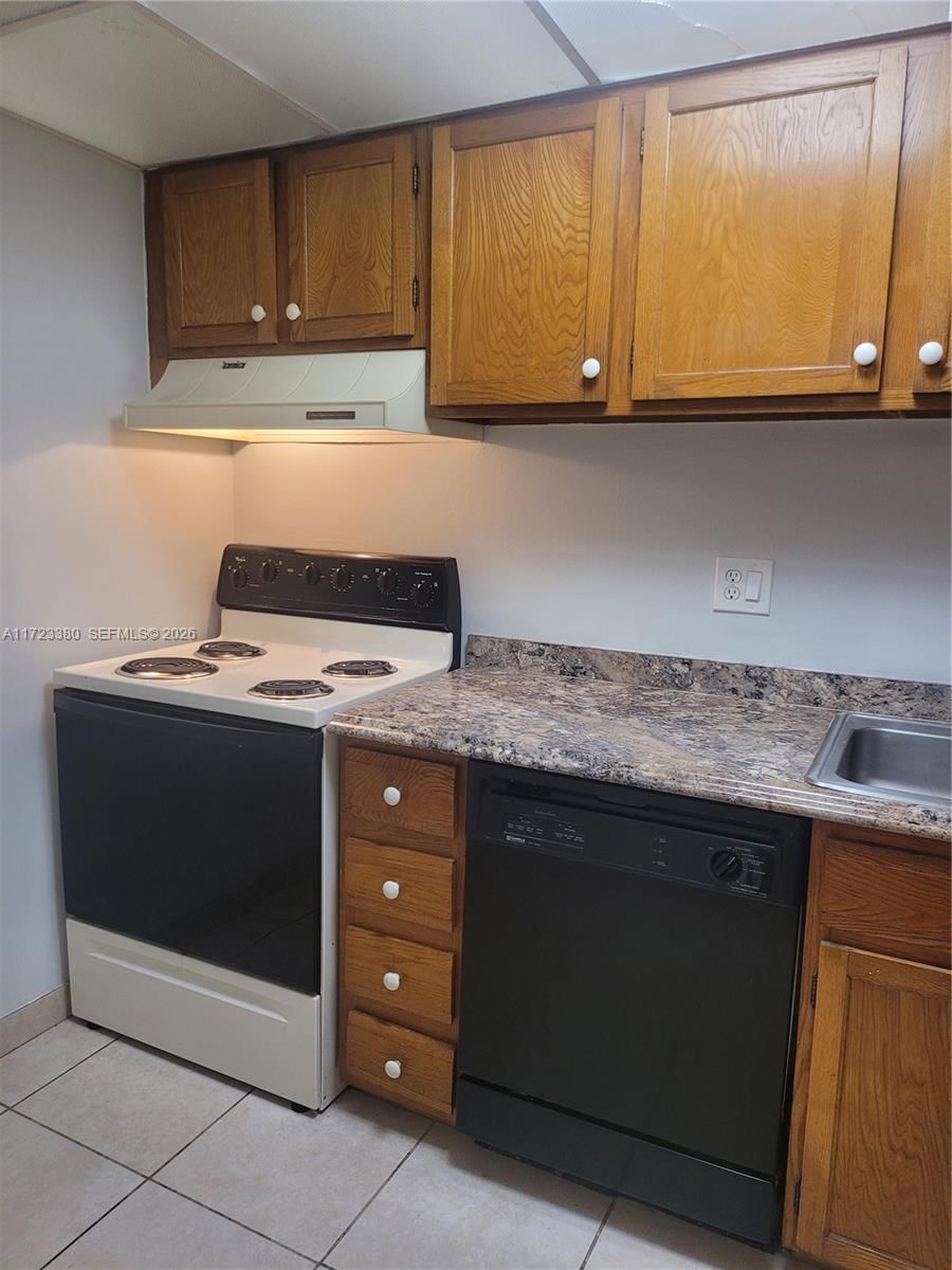 Real estate property located at 3750 Inverrary Dr #2Y, Broward, International Village At, Lauderhill, FL