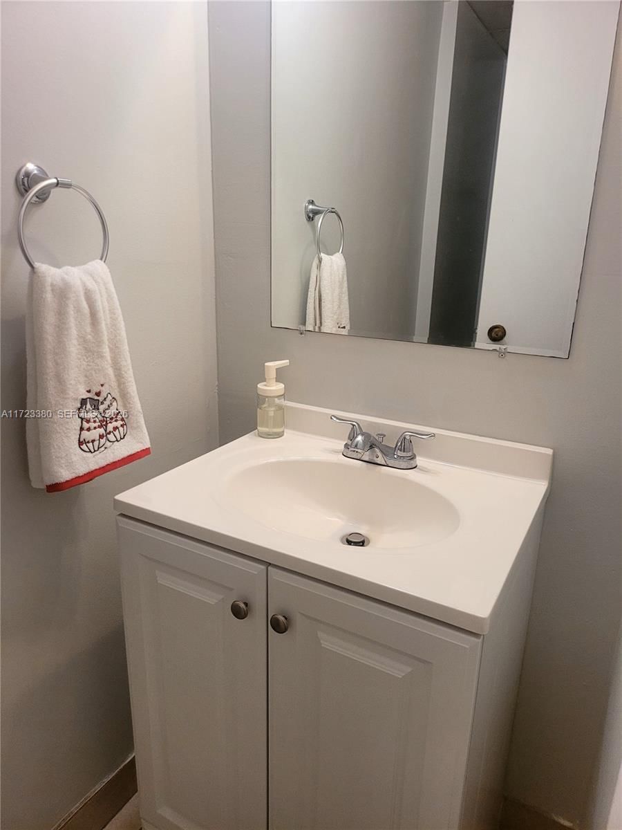 Real estate property located at 3750 Inverrary Dr #2Y, Broward, International Village At, Lauderhill, FL