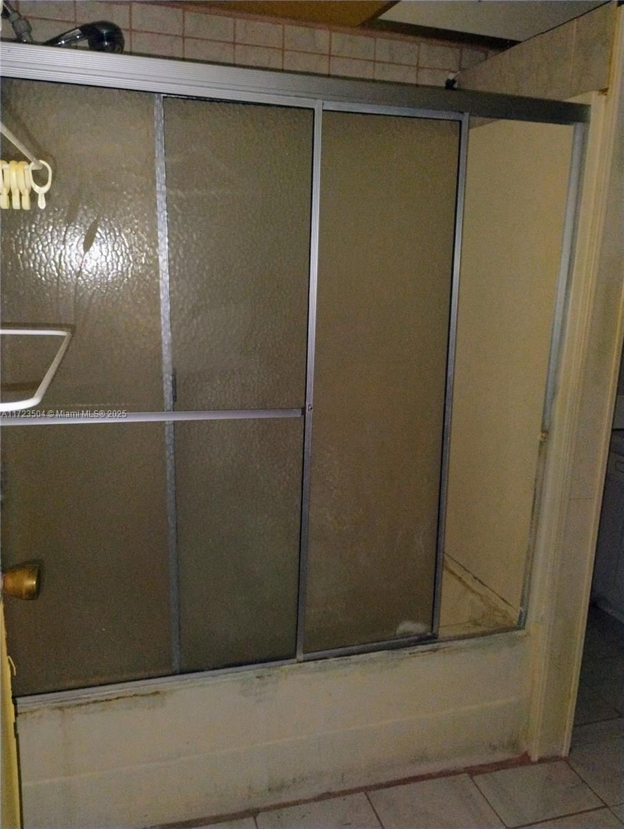 Real estate property located at 8560 Southampton Dr, Broward, Knolls 1st Section, Miramar, FL