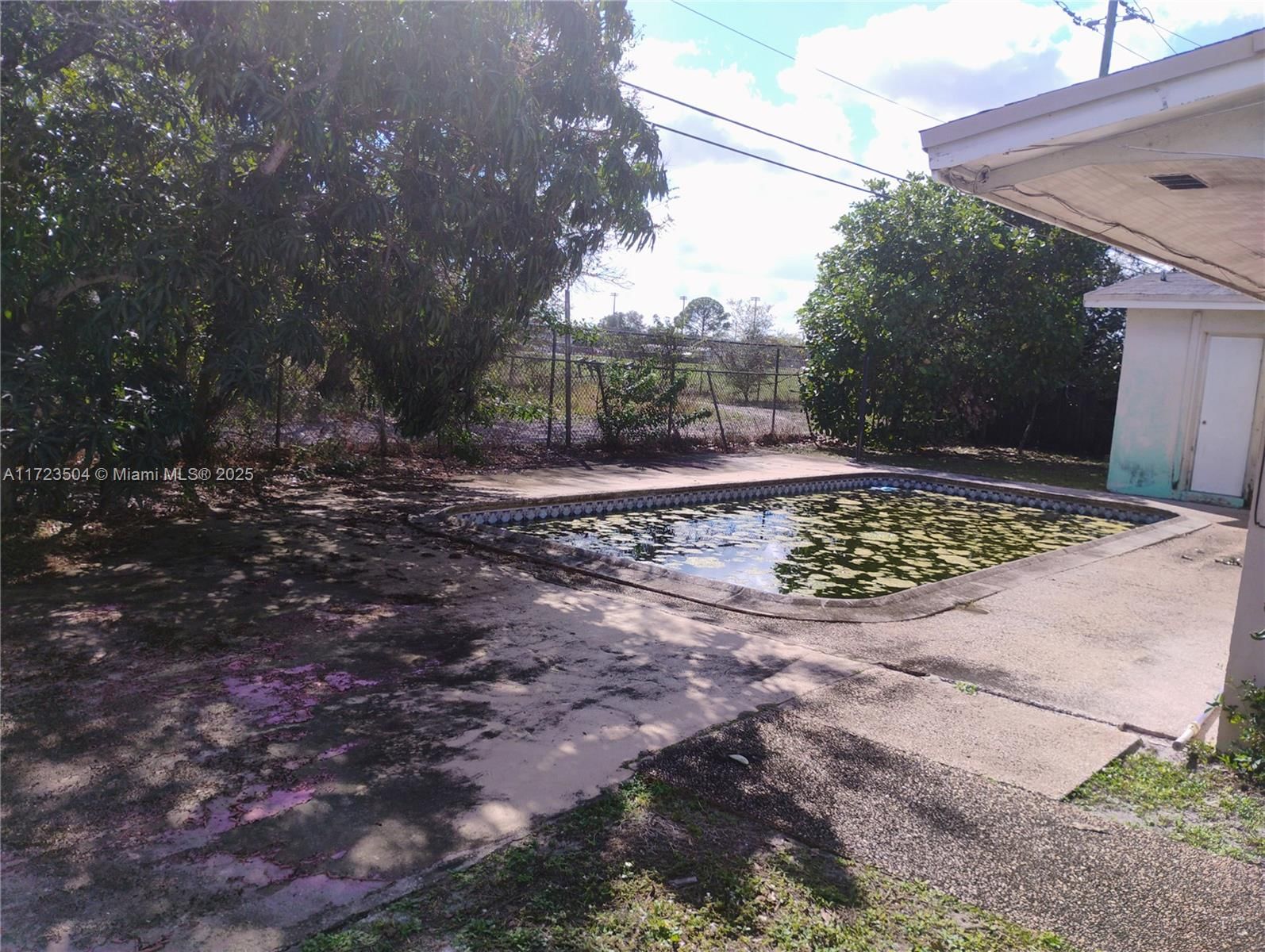 Real estate property located at 8560 Southampton Dr, Broward, Knolls 1st Section, Miramar, FL