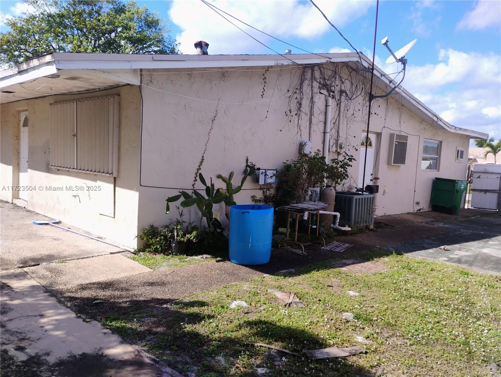 Real estate property located at 8560 Southampton Dr, Broward, Knolls 1st Section, Miramar, FL