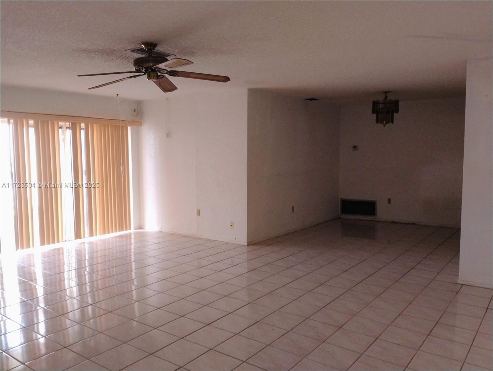 Real estate property located at 8560 Southampton Dr, Broward, Knolls 1st Section, Miramar, FL