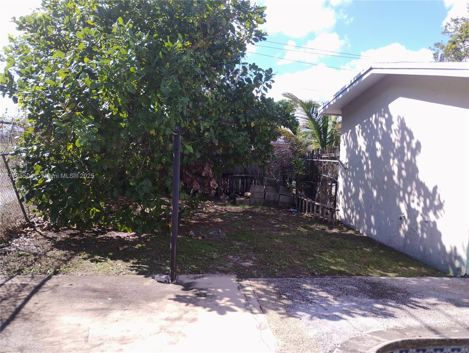 Real estate property located at 8560 Southampton Dr, Broward, Knolls 1st Section, Miramar, FL