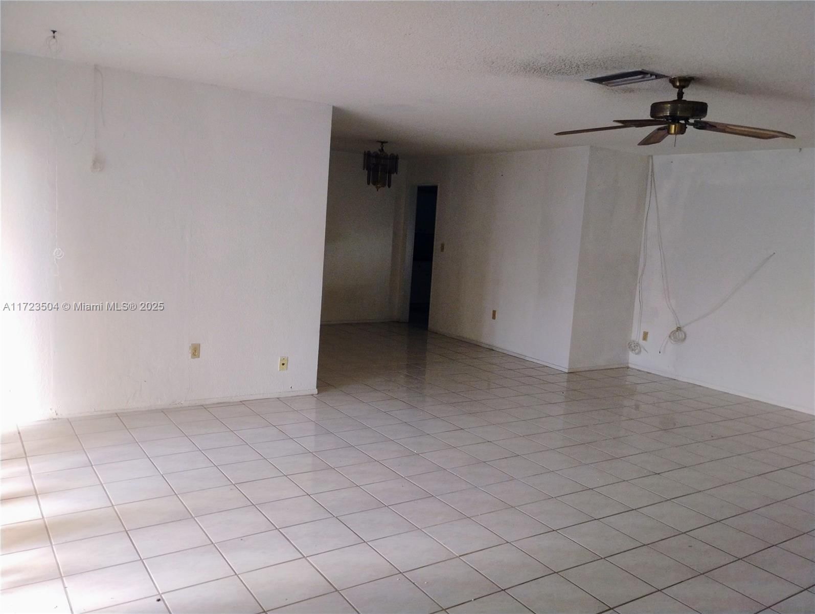 Real estate property located at 8560 Southampton Dr, Broward, Knolls 1st Section, Miramar, FL
