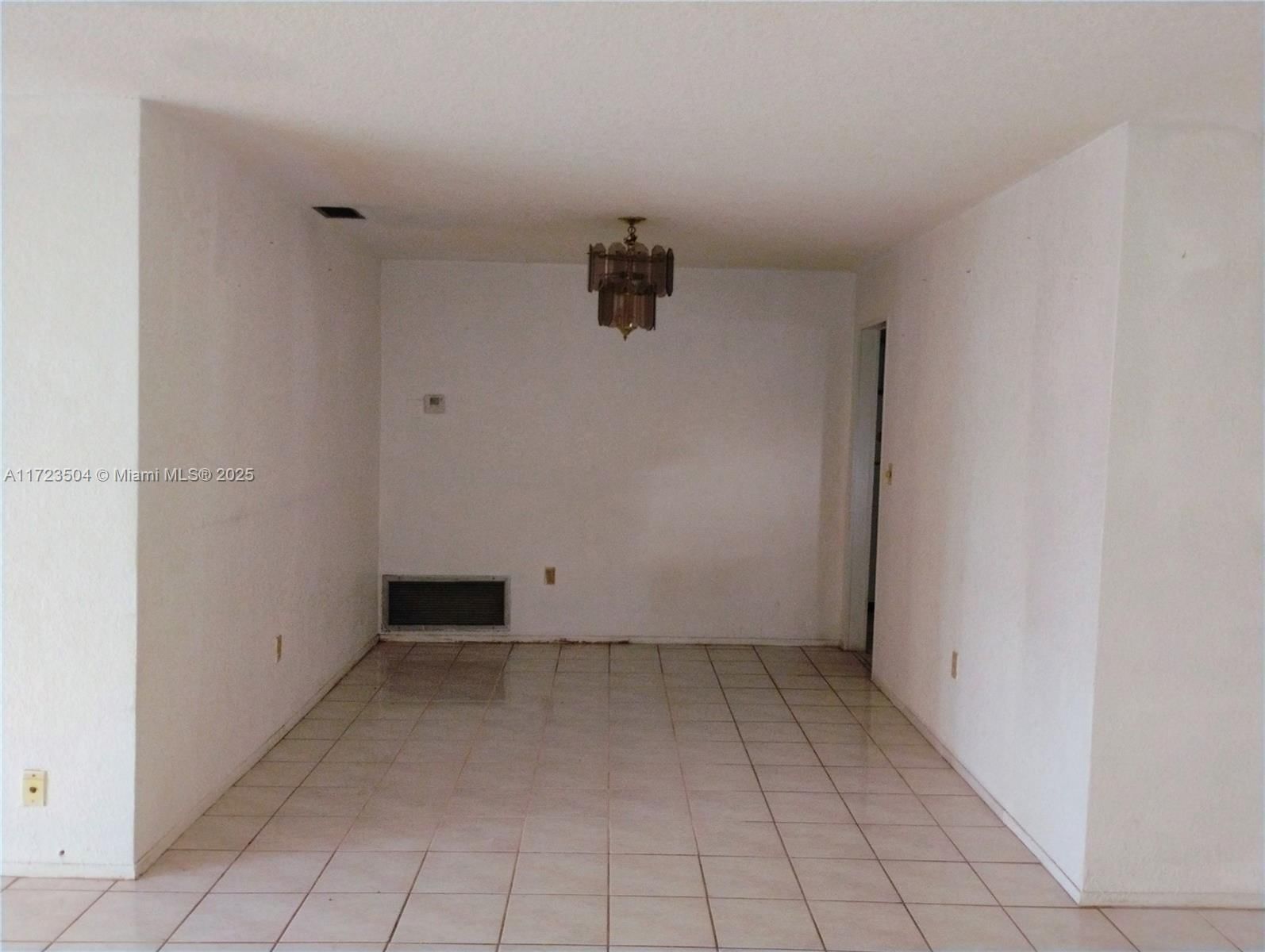 Real estate property located at 8560 Southampton Dr, Broward, Knolls 1st Section, Miramar, FL