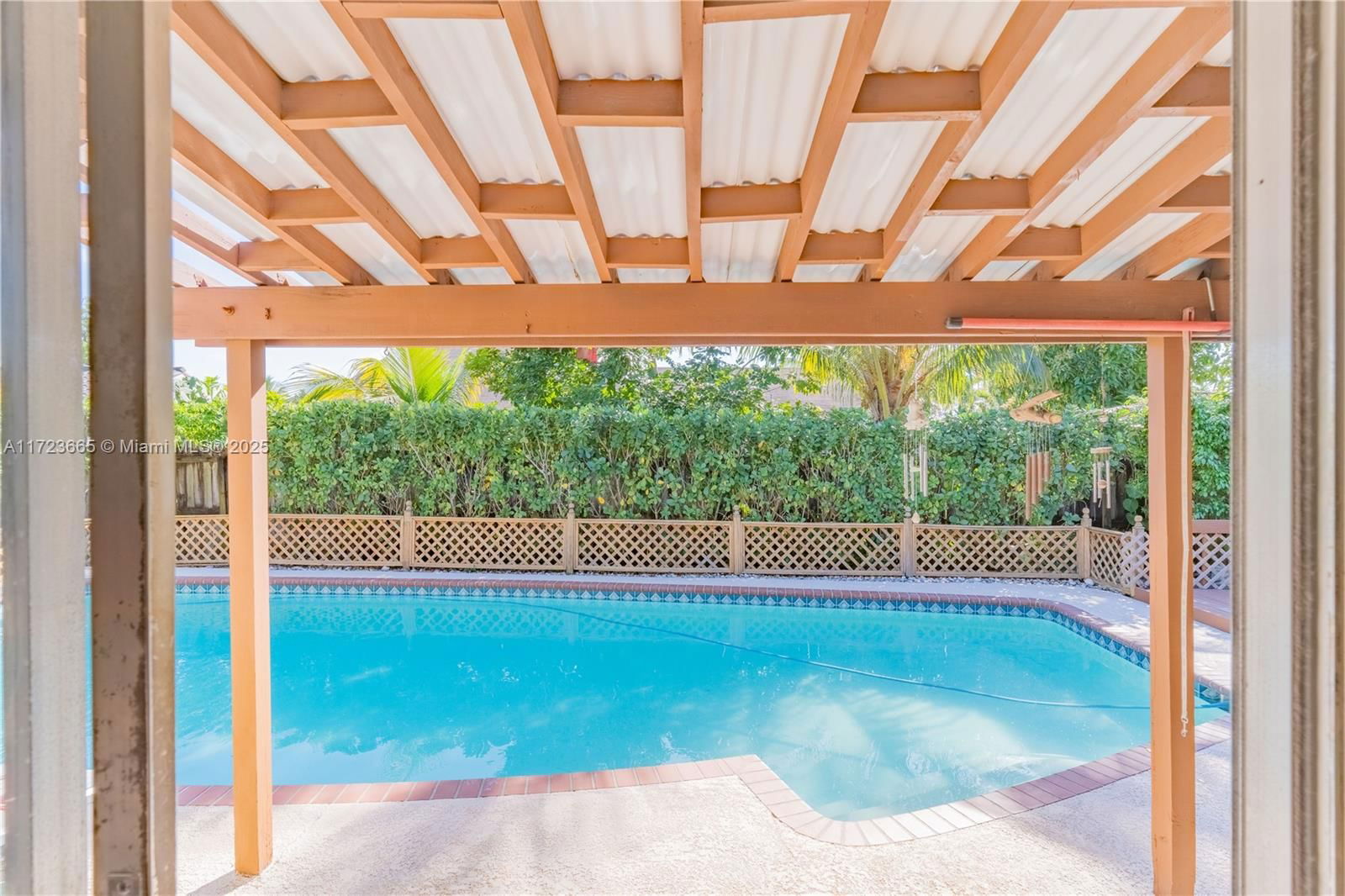 Real estate property located at 5860 198th Ter, Miami-dade, Country Lake Manors Sec 3, Hialeah, FL