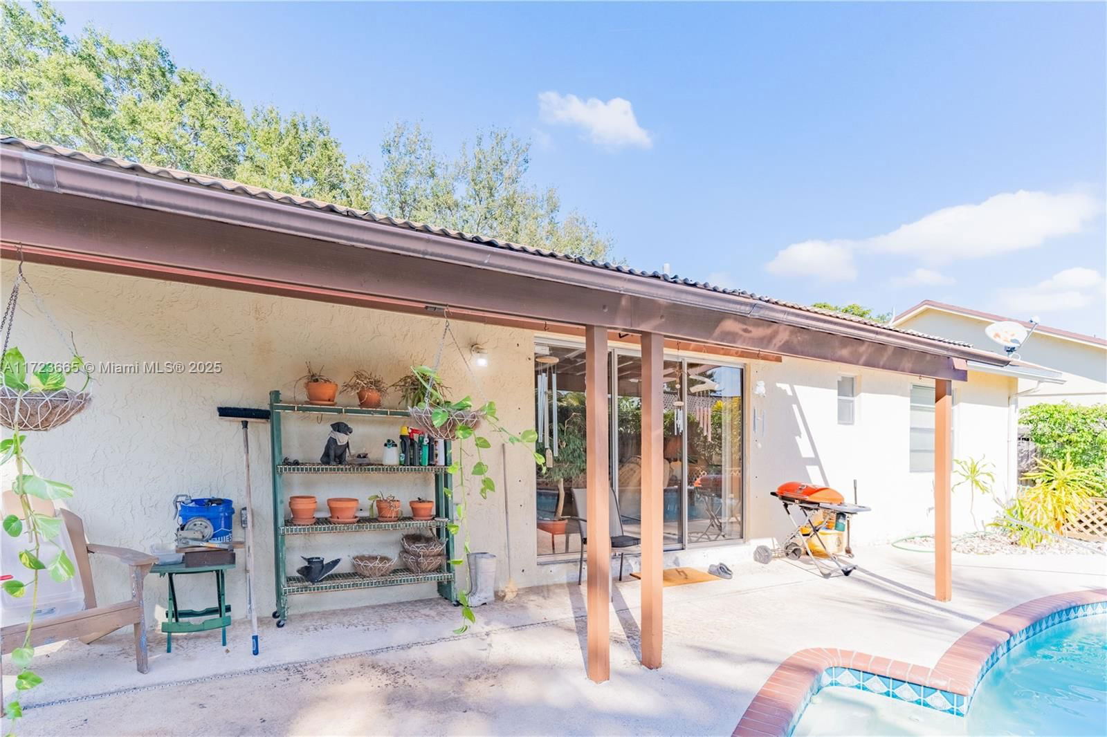 Real estate property located at 5860 198th Ter, Miami-dade, Country Lake Manors Sec 3, Hialeah, FL