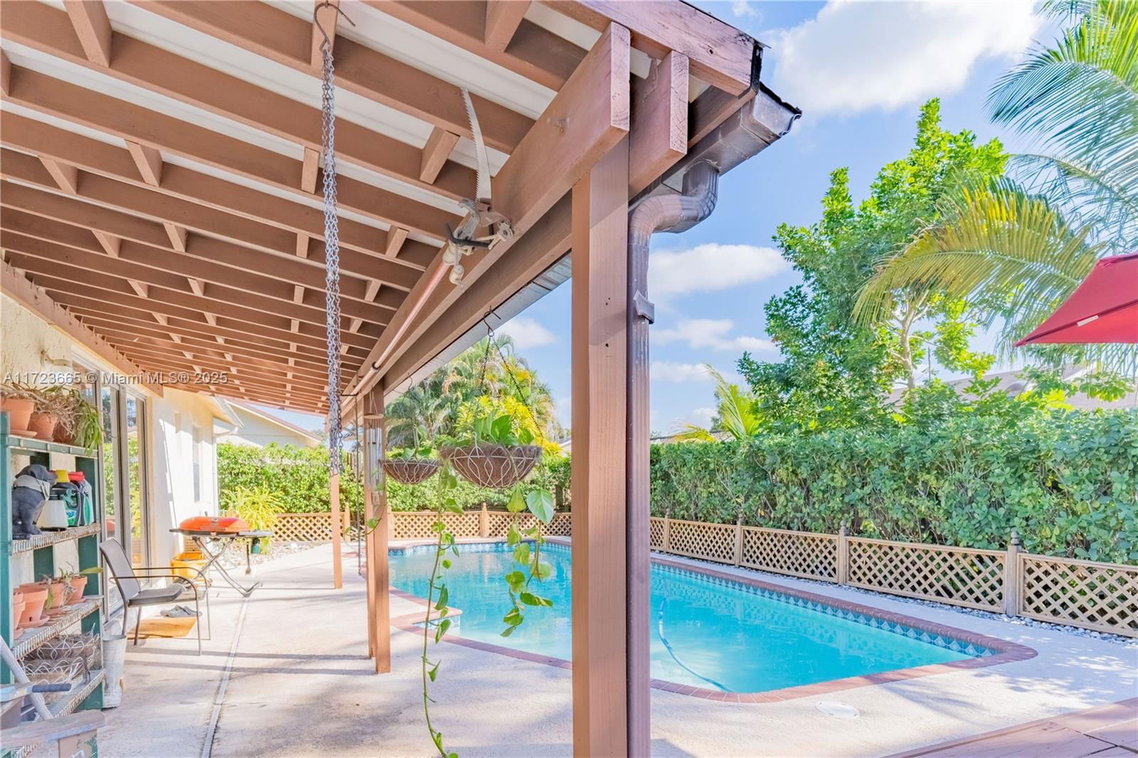 Real estate property located at 5860 198th Ter, Miami-dade, Country Lake Manors Sec 3, Hialeah, FL