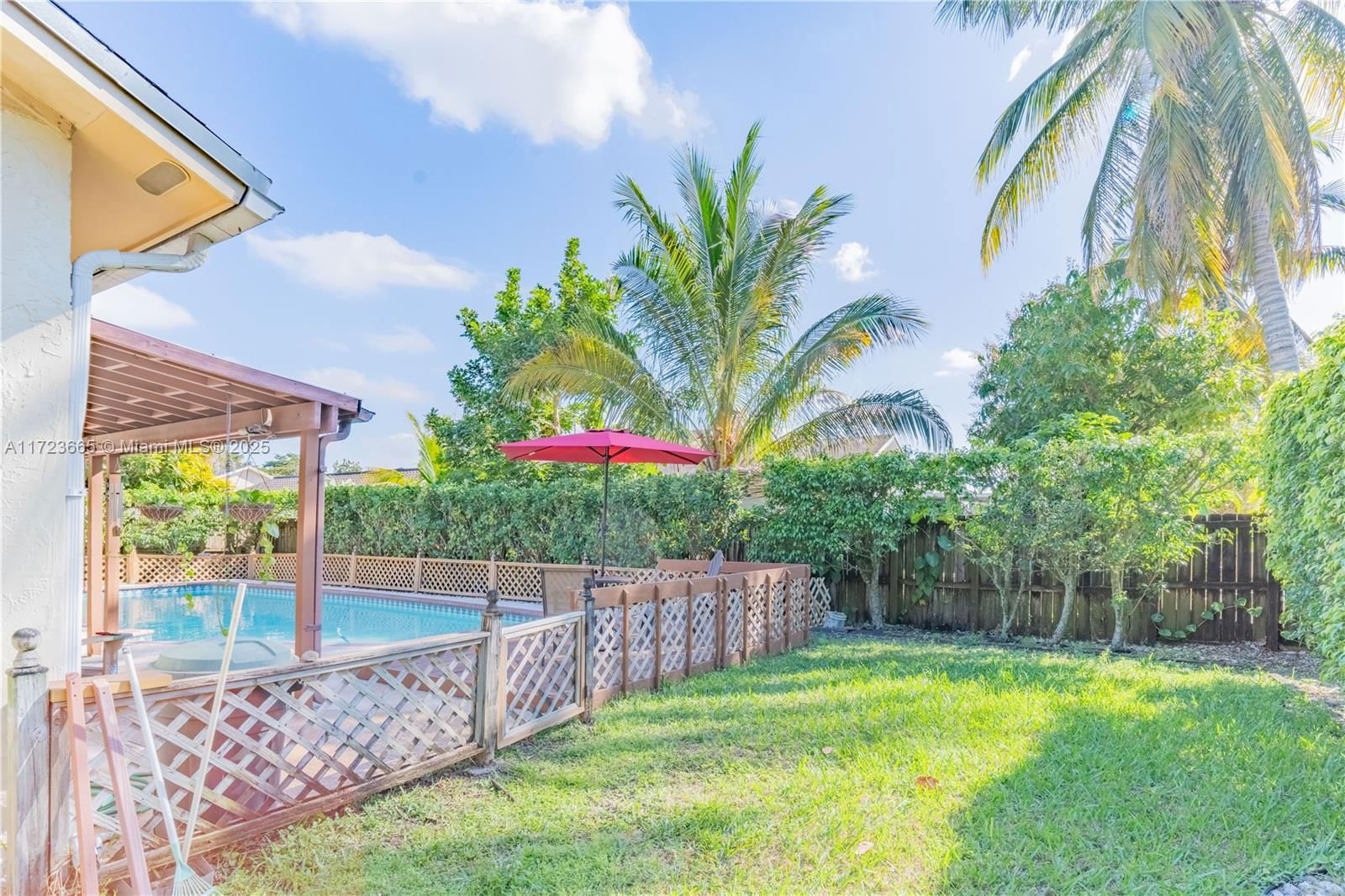 Real estate property located at 5860 198th Ter, Miami-dade, Country Lake Manors Sec 3, Hialeah, FL