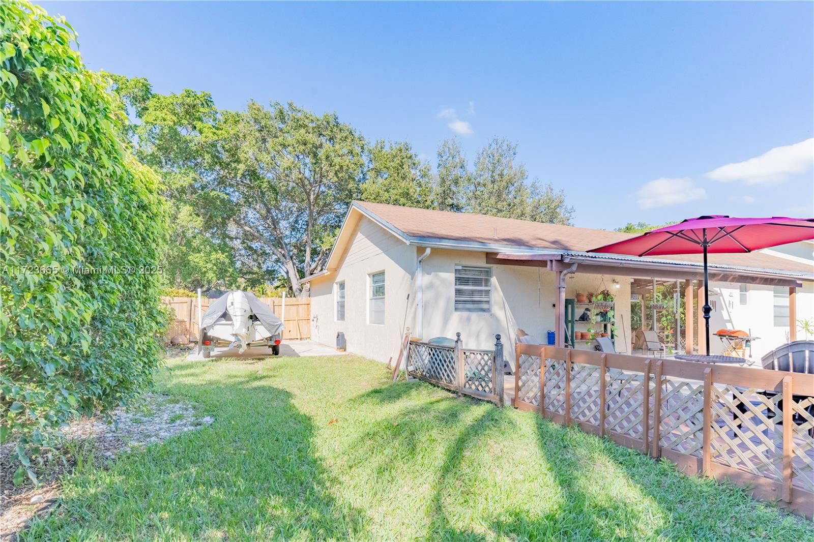 Real estate property located at 5860 198th Ter, Miami-dade, Country Lake Manors Sec 3, Hialeah, FL