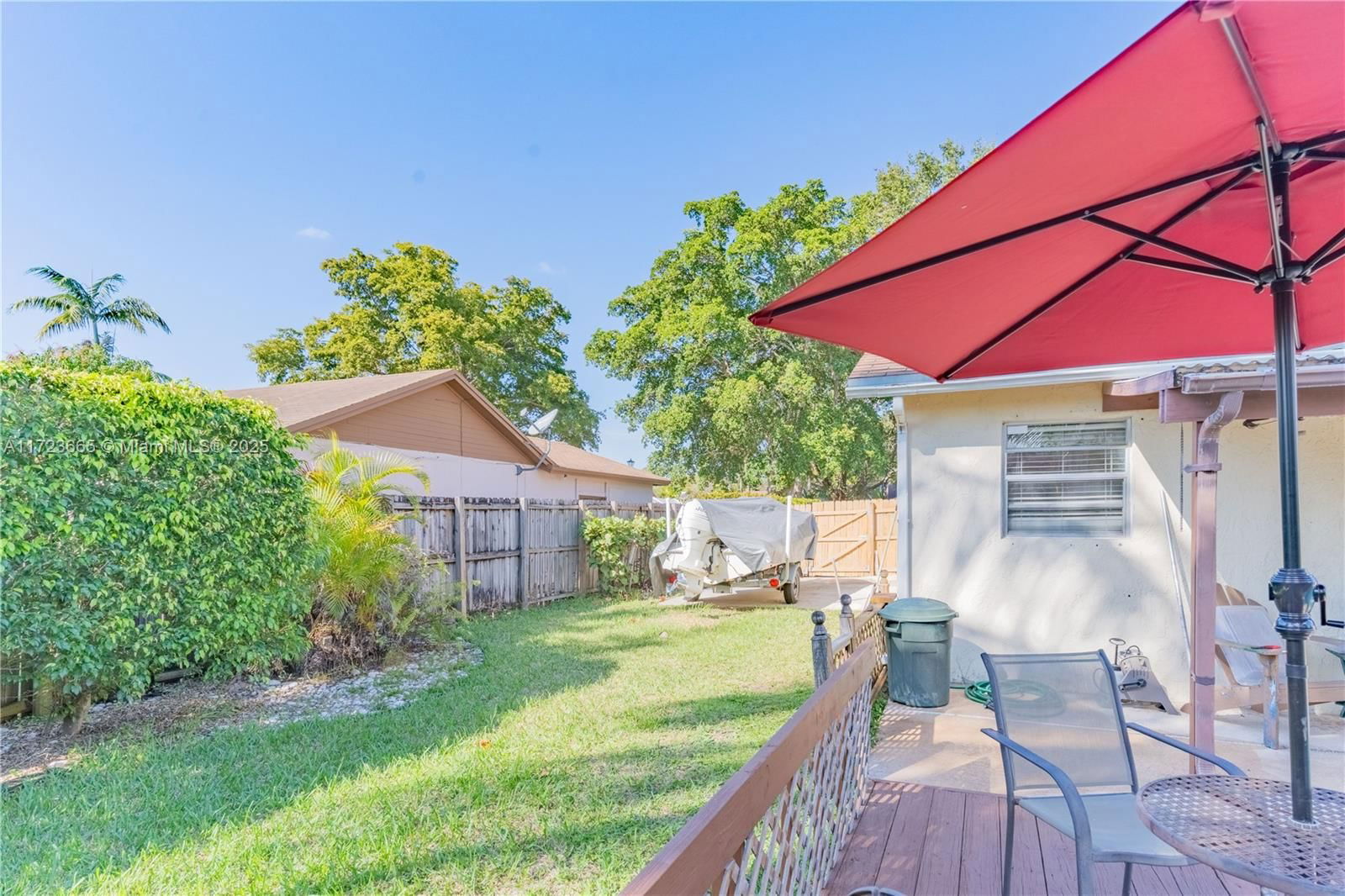 Real estate property located at 5860 198th Ter, Miami-dade, Country Lake Manors Sec 3, Hialeah, FL