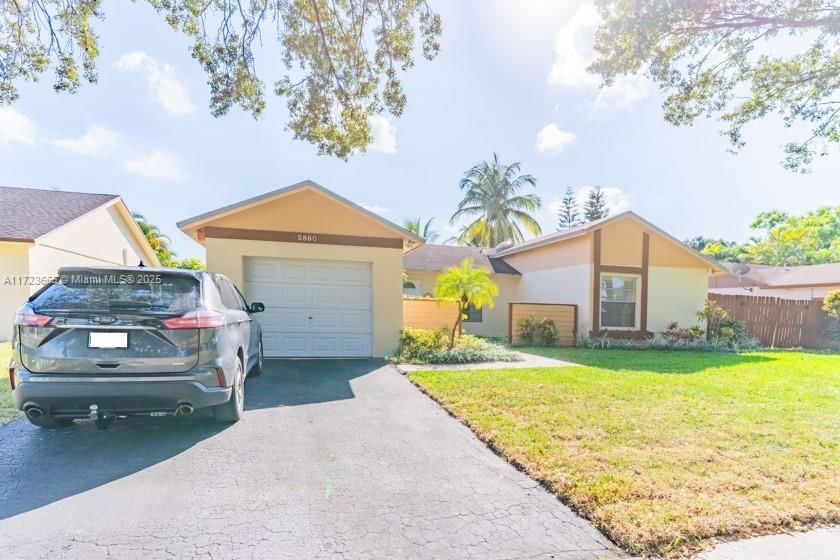 Real estate property located at 5860 198th Ter, Miami-dade, Country Lake Manors Sec 3, Hialeah, FL