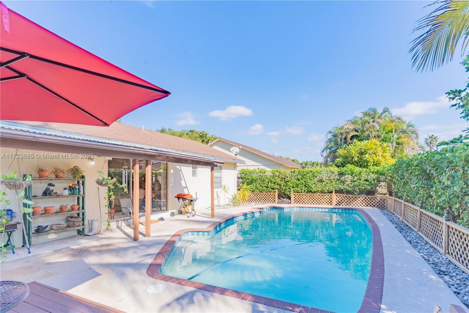 Real estate property located at 5860 198th Ter, Miami-dade, Country Lake Manors Sec 3, Hialeah, FL
