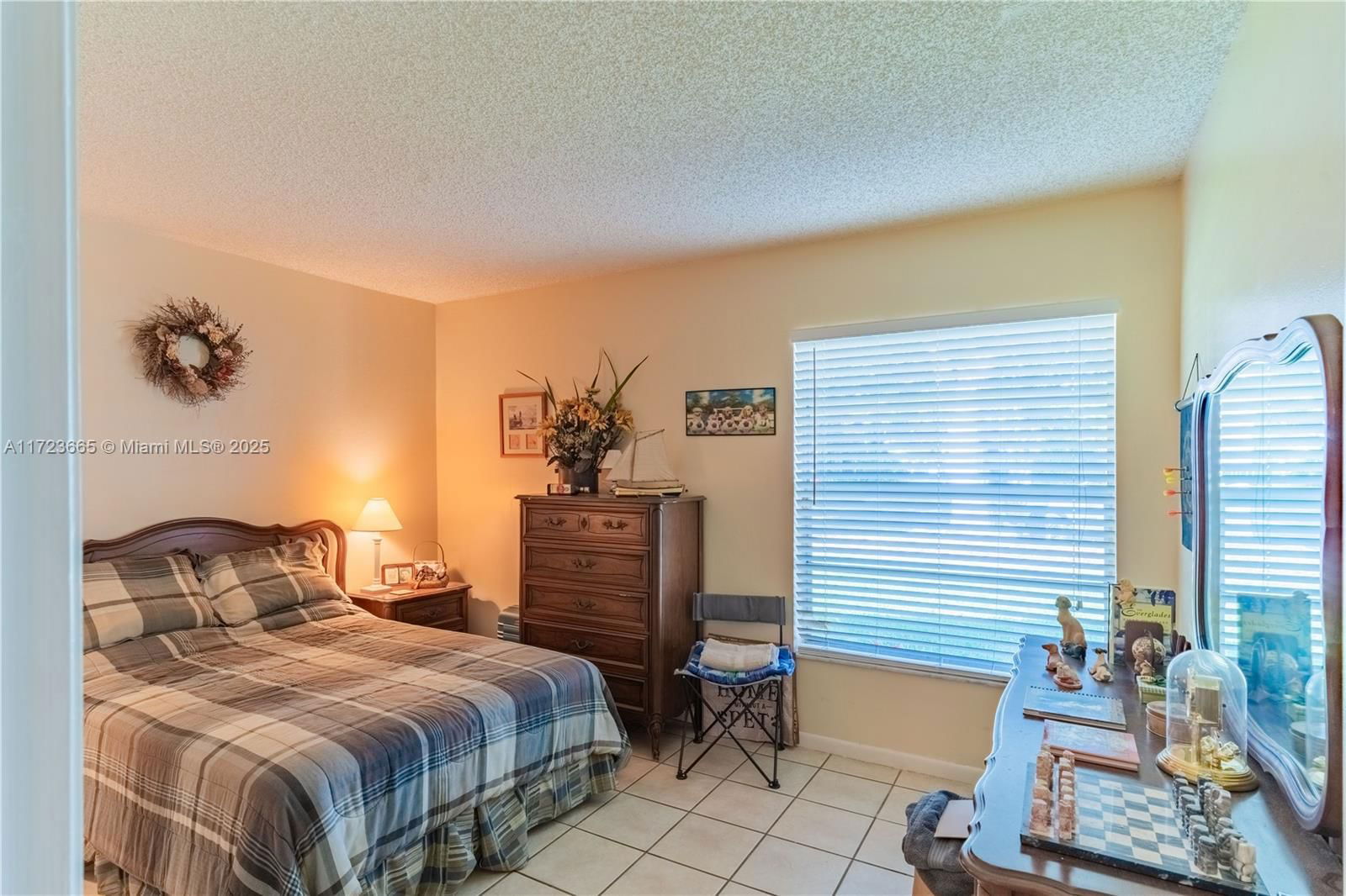 Real estate property located at 5860 198th Ter, Miami-dade, Country Lake Manors Sec 3, Hialeah, FL