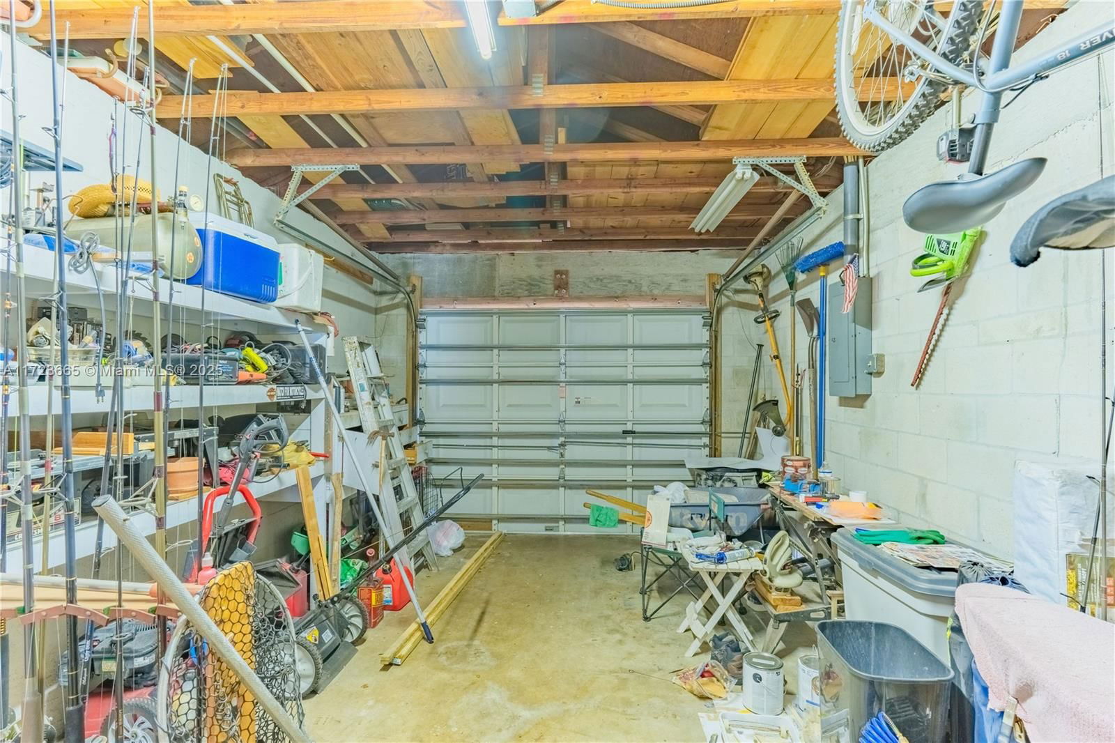 Real estate property located at 5860 198th Ter, Miami-dade, Country Lake Manors Sec 3, Hialeah, FL