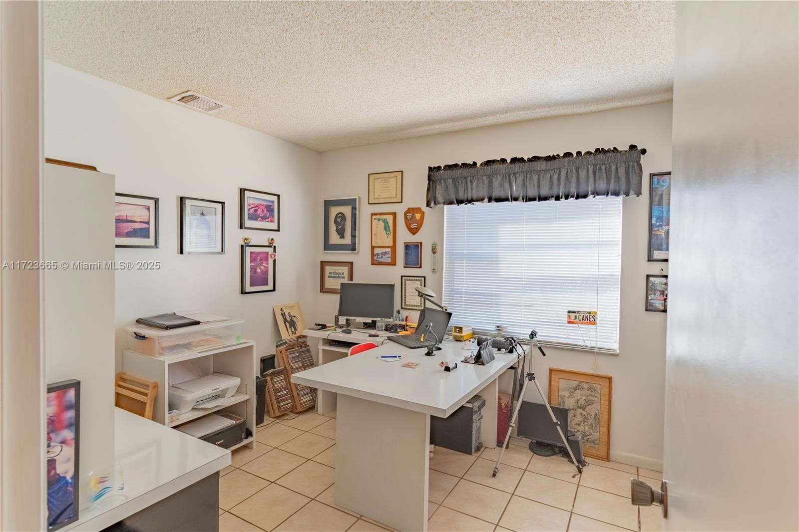 Real estate property located at 5860 198th Ter, Miami-dade, Country Lake Manors Sec 3, Hialeah, FL
