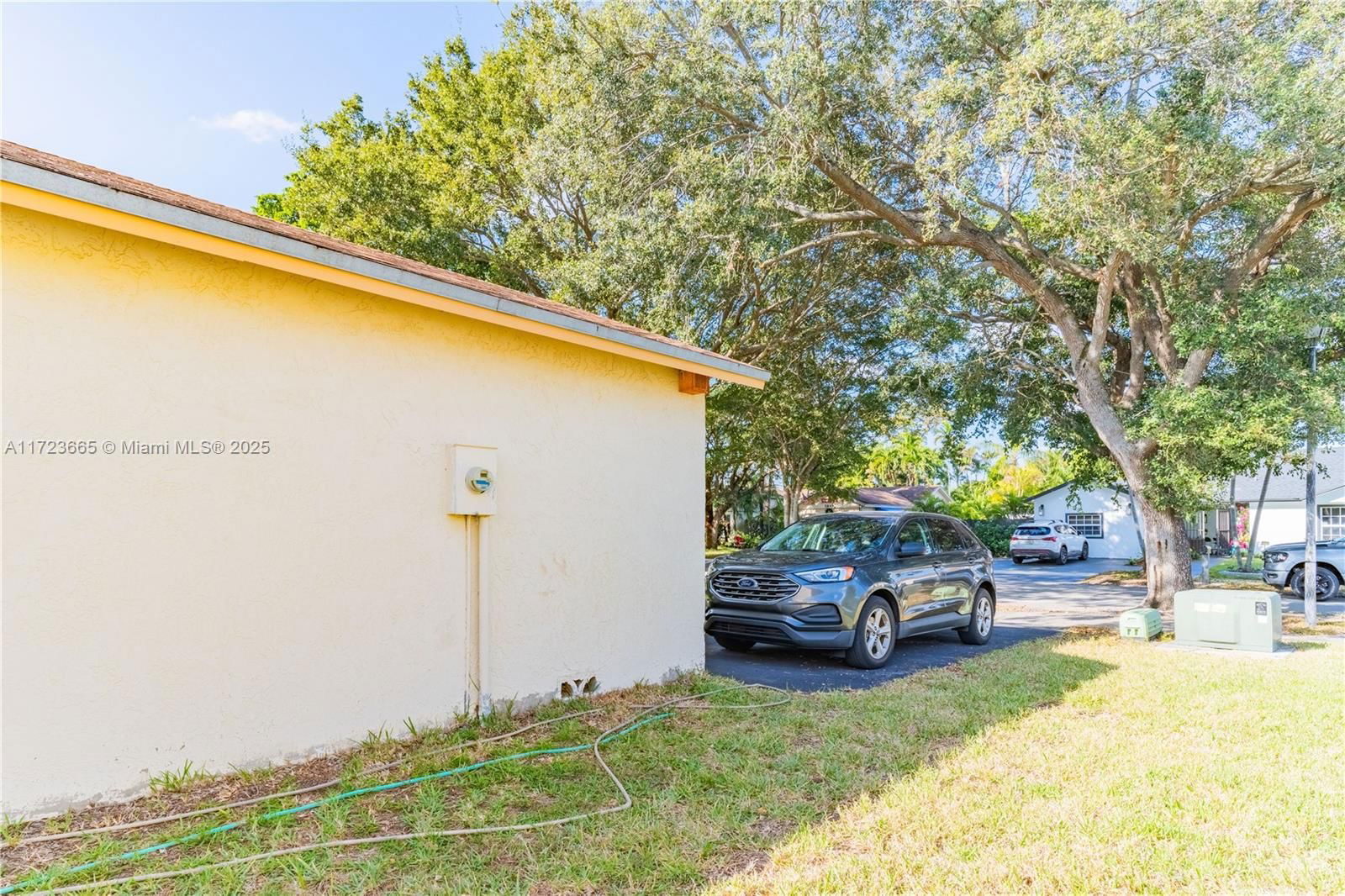 Real estate property located at 5860 198th Ter, Miami-dade, Country Lake Manors Sec 3, Hialeah, FL