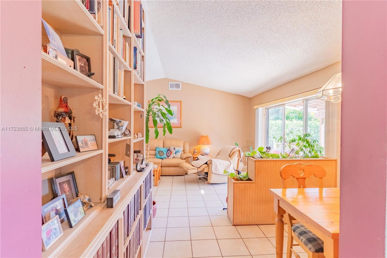 Real estate property located at 5860 198th Ter, Miami-dade, Country Lake Manors Sec 3, Hialeah, FL