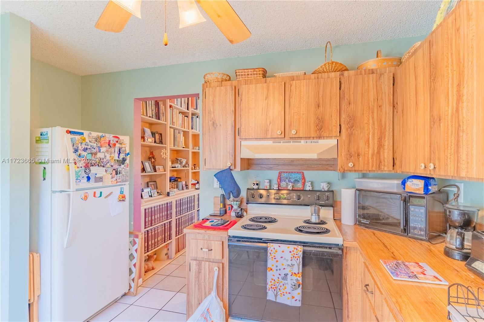 Real estate property located at 5860 198th Ter, Miami-dade, Country Lake Manors Sec 3, Hialeah, FL