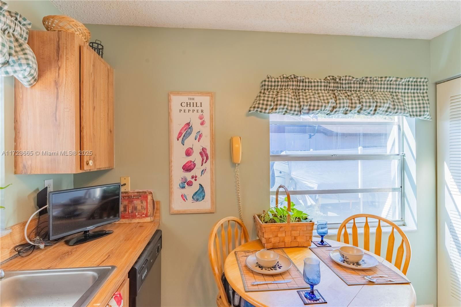 Real estate property located at 5860 198th Ter, Miami-dade, Country Lake Manors Sec 3, Hialeah, FL