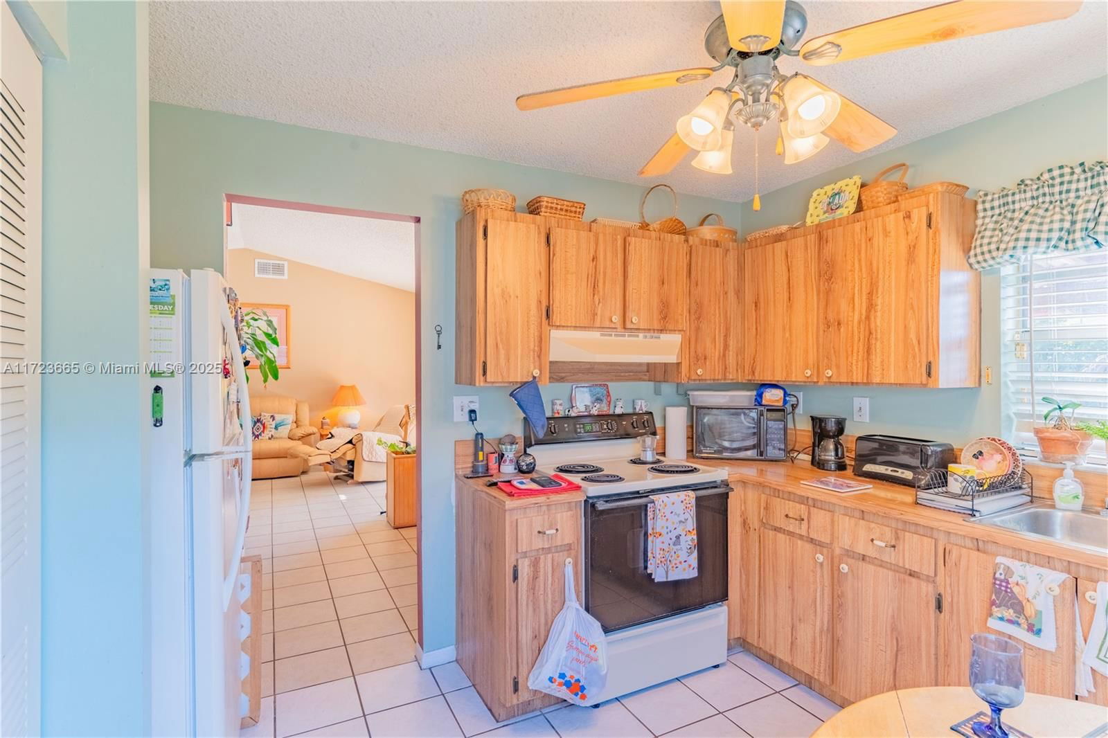 Real estate property located at 5860 198th Ter, Miami-dade, Country Lake Manors Sec 3, Hialeah, FL