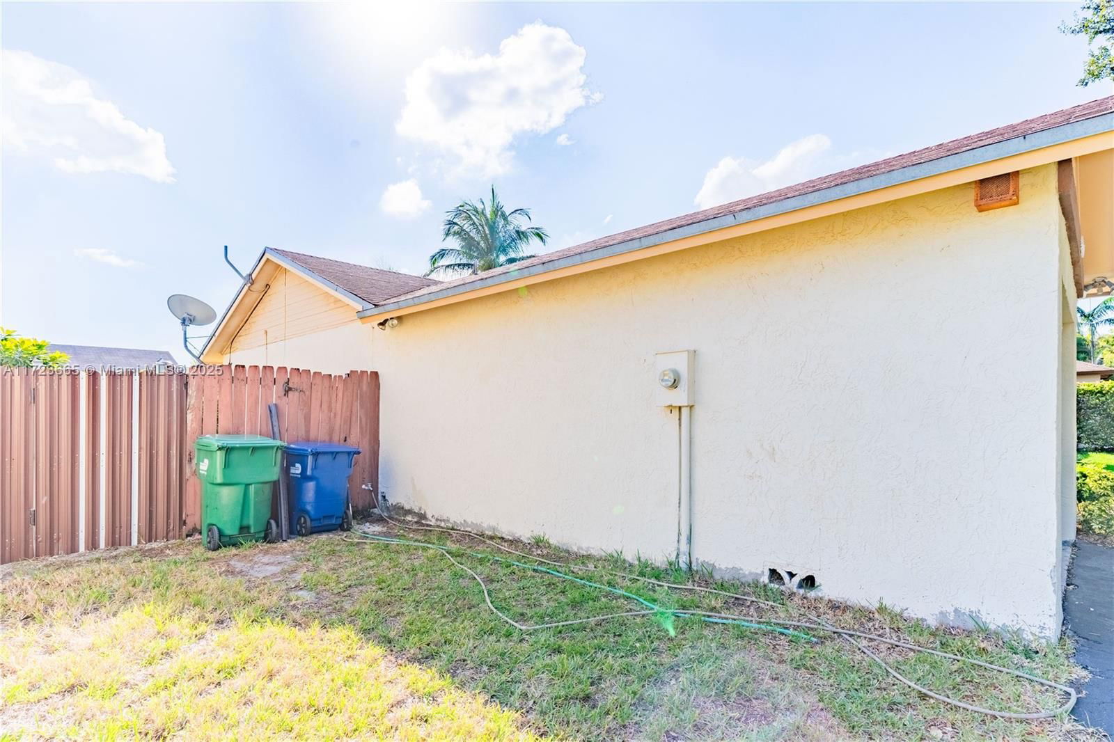 Real estate property located at 5860 198th Ter, Miami-dade, Country Lake Manors Sec 3, Hialeah, FL
