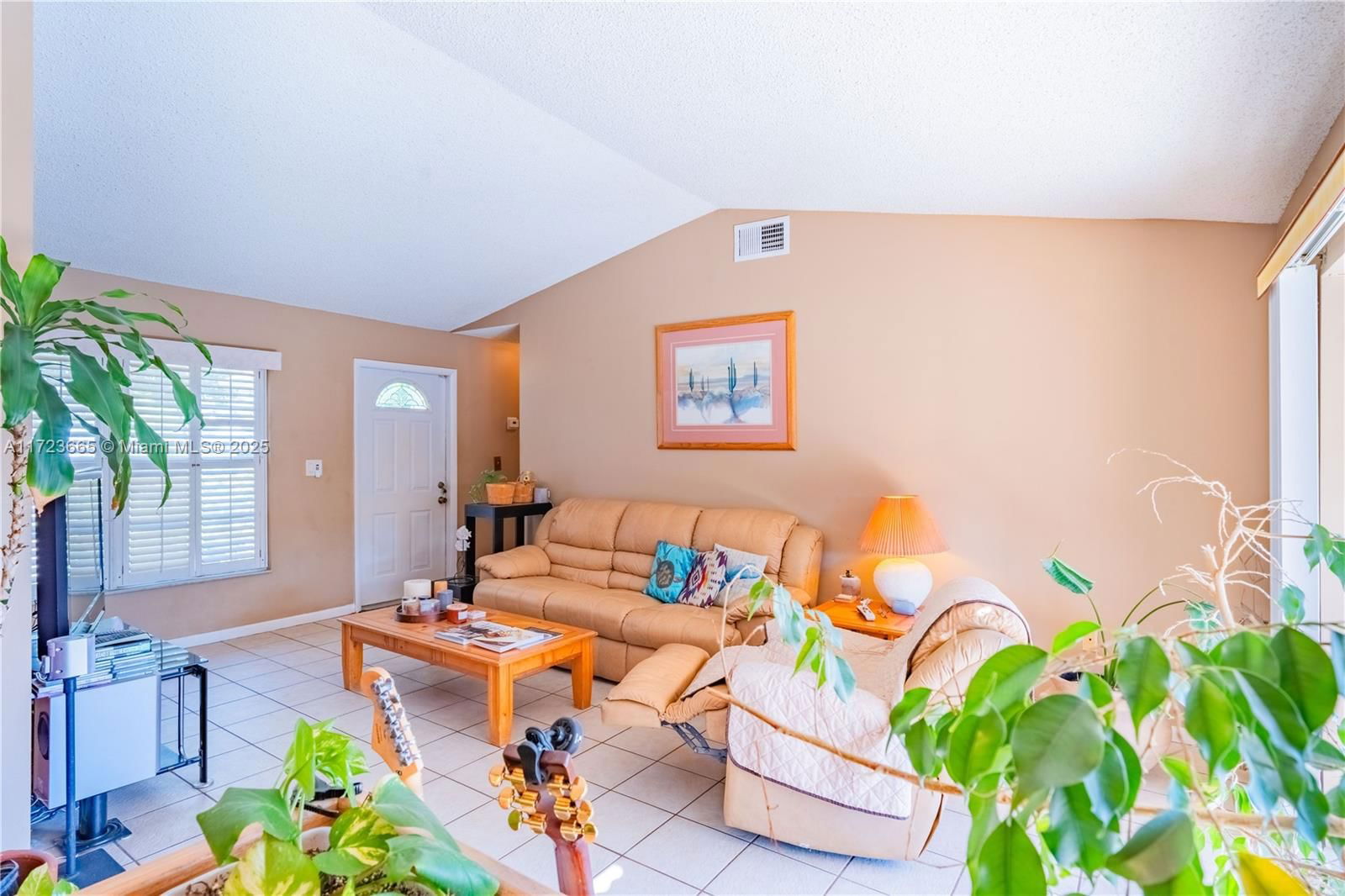 Real estate property located at 5860 198th Ter, Miami-dade, Country Lake Manors Sec 3, Hialeah, FL