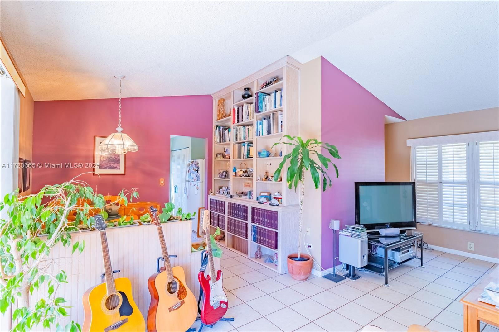 Real estate property located at 5860 198th Ter, Miami-dade, Country Lake Manors Sec 3, Hialeah, FL
