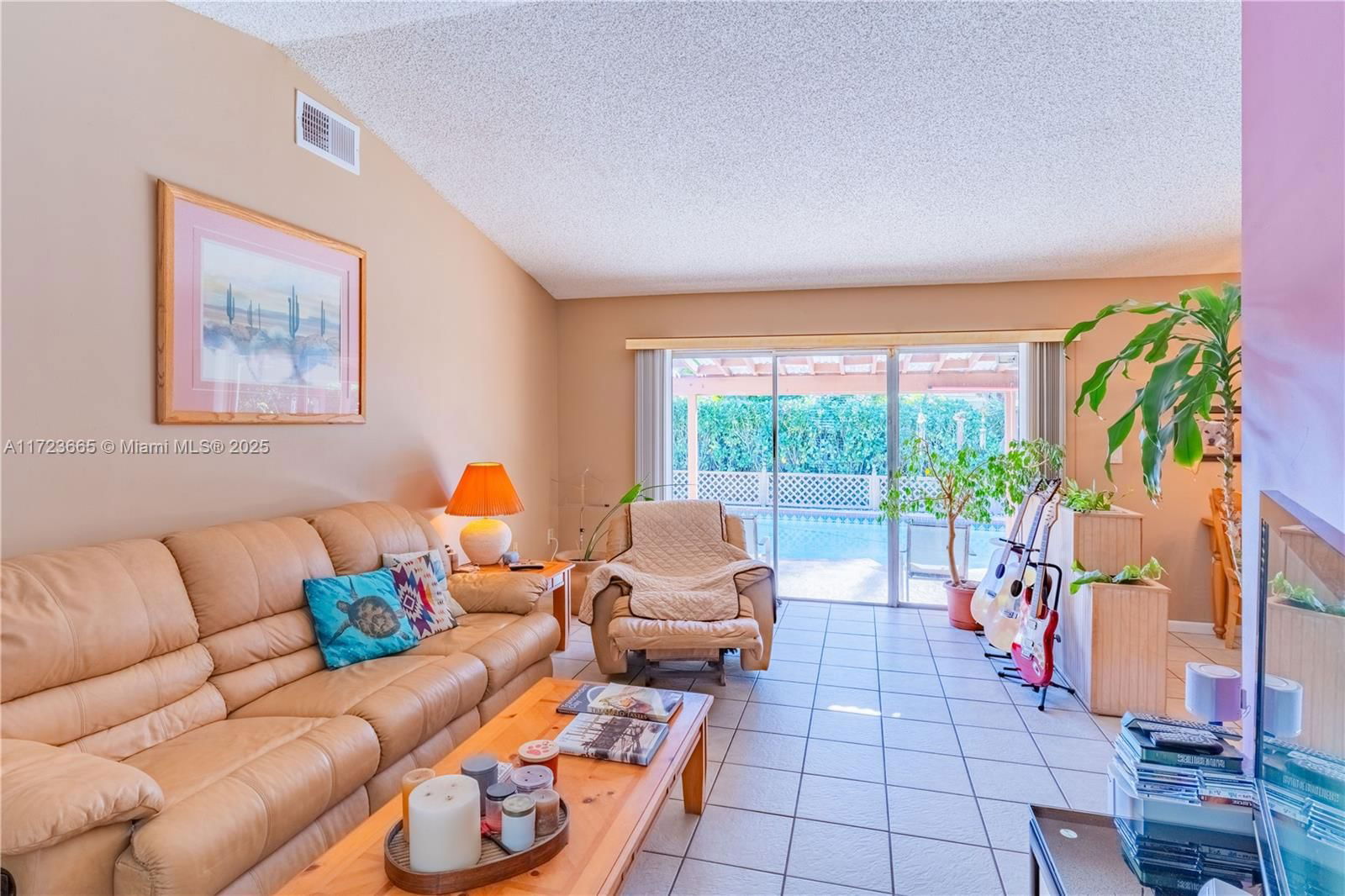 Real estate property located at 5860 198th Ter, Miami-dade, Country Lake Manors Sec 3, Hialeah, FL
