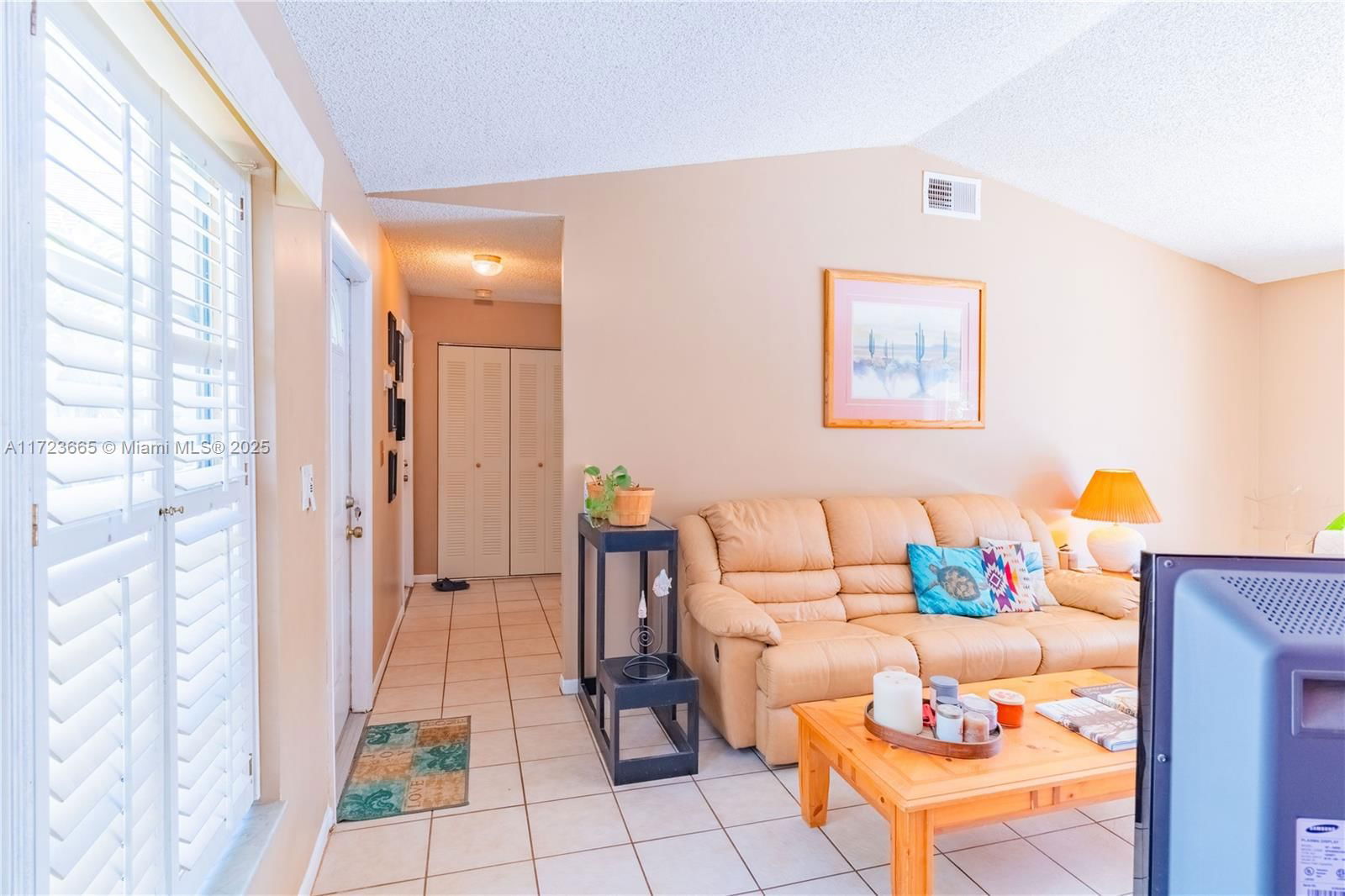 Real estate property located at 5860 198th Ter, Miami-dade, Country Lake Manors Sec 3, Hialeah, FL