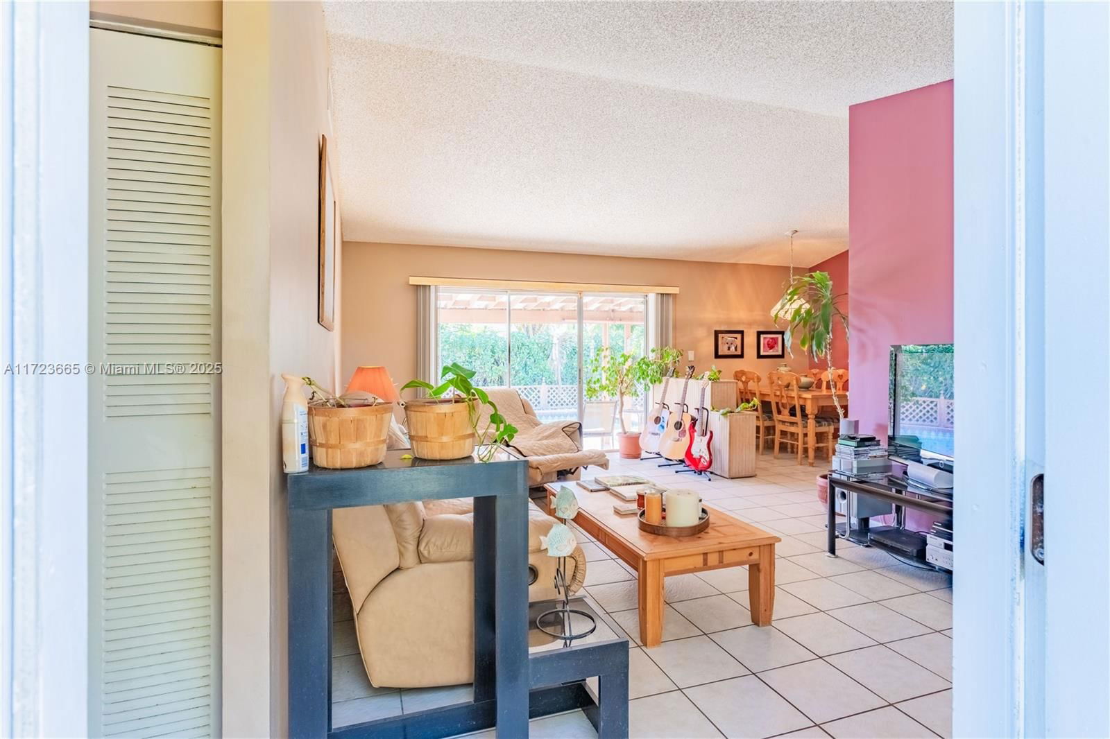 Real estate property located at 5860 198th Ter, Miami-dade, Country Lake Manors Sec 3, Hialeah, FL