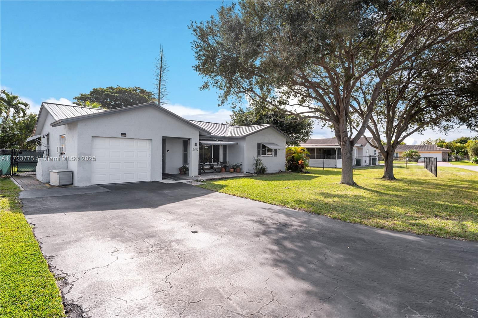 Real estate property located at 9410 74th Pl, Broward, Westwood Community 3, Tamarac, FL