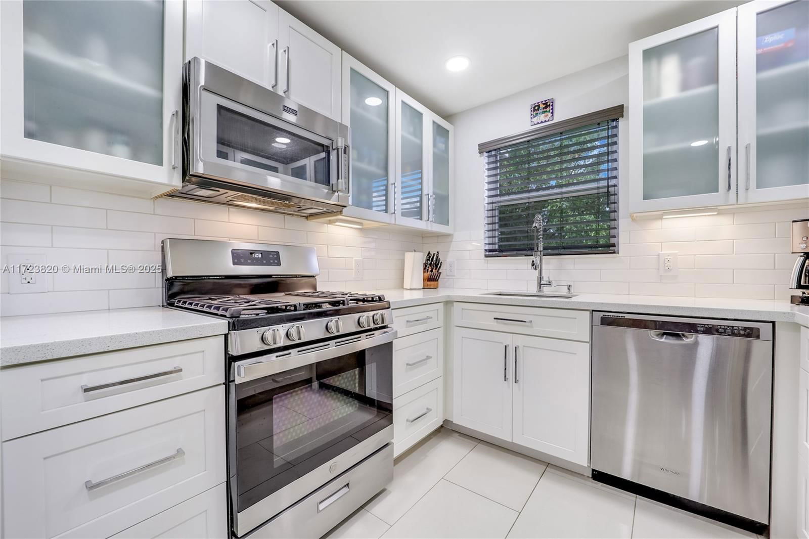 Real estate property located at 1615 Meridian Ave #501, Miami-dade, Meridian Plaza Assoc Cond, Miami Beach, FL