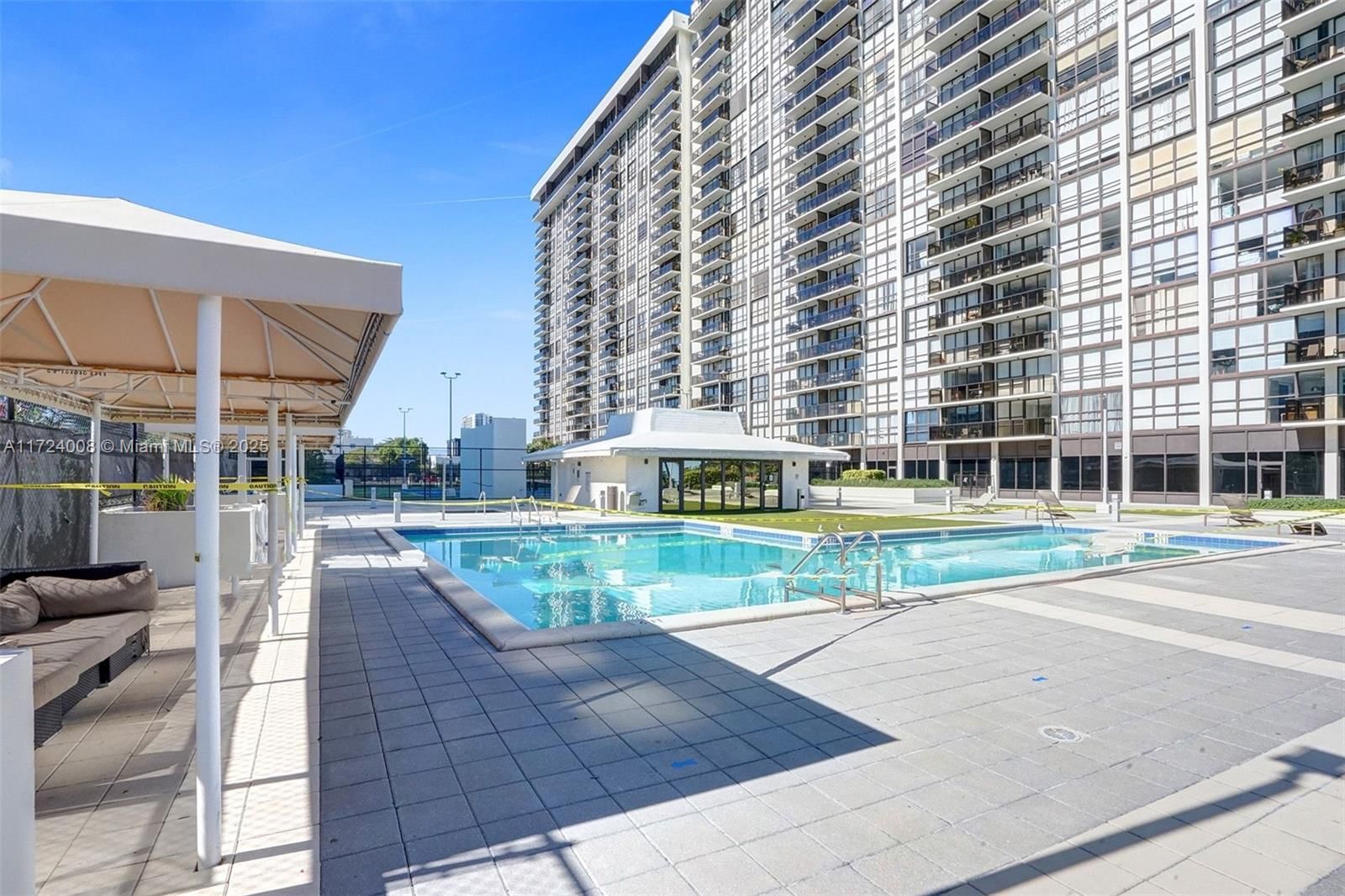 Real estate property located at 600 36th St #304, Miami-dade, Charter Club Condo, Miami, FL