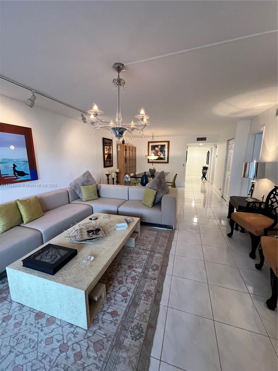 Real estate property located at 408 Lakeview Dr #102, Broward, Racquet Club Apartments A, Weston, FL