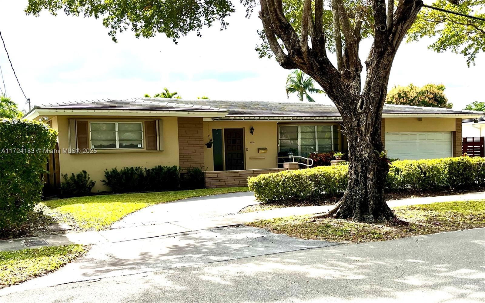 Real estate property located at 2330 196th St, Miami-dade, Enchanted Lake Sec 5, Miami, FL