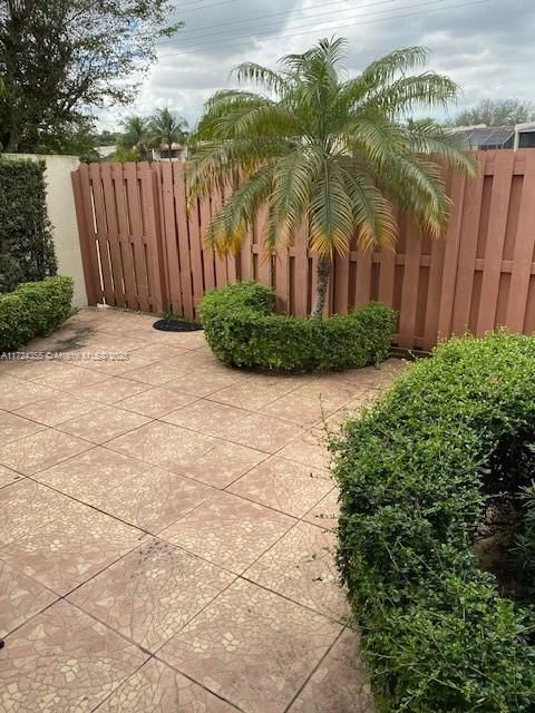 Real estate property located at 7716 102nd Pl, Miami-dade, Sunset Park Lake Villas S, Miami, FL