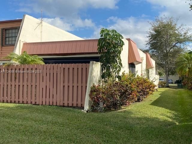 Real estate property located at 7716 102nd Pl, Miami-dade, Sunset Park Lake Villas S, Miami, FL