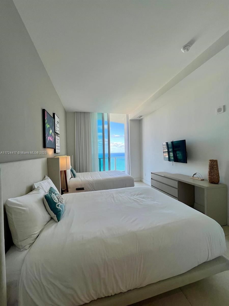 Real estate property located at 4111 Ocean Dr UPH4, Broward, 4111 South Ocean Drive Co, Hollywood, FL