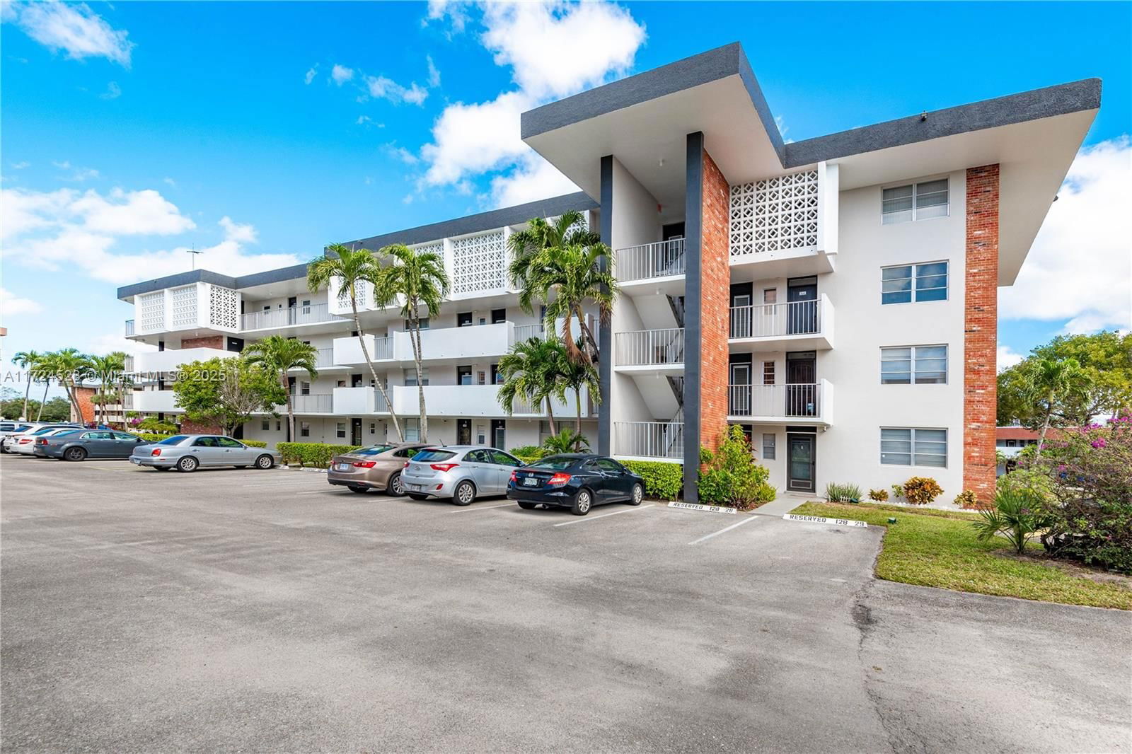 Real estate property located at 2991 46th Ave #210, Broward, LAUDERDALE OAKS CONDO XII, Lauderdale Lakes, FL