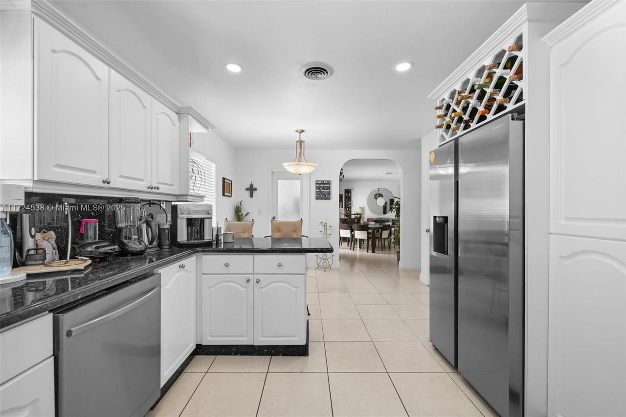 Real estate property located at 2325 191st St, Miami-dade, Enchanted Lake Sec 4, Miami, FL