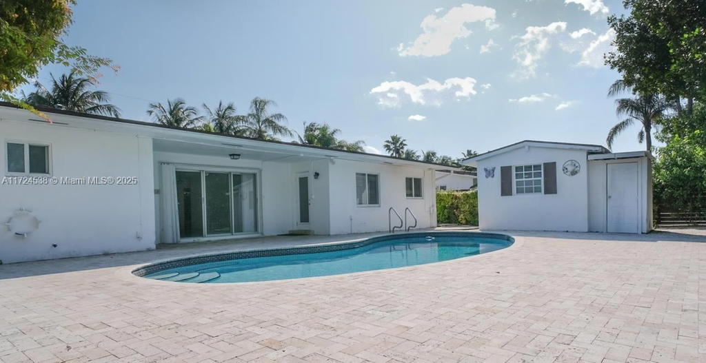 Real estate property located at 2325 191st St, Miami-dade, Enchanted Lake Sec 4, Miami, FL