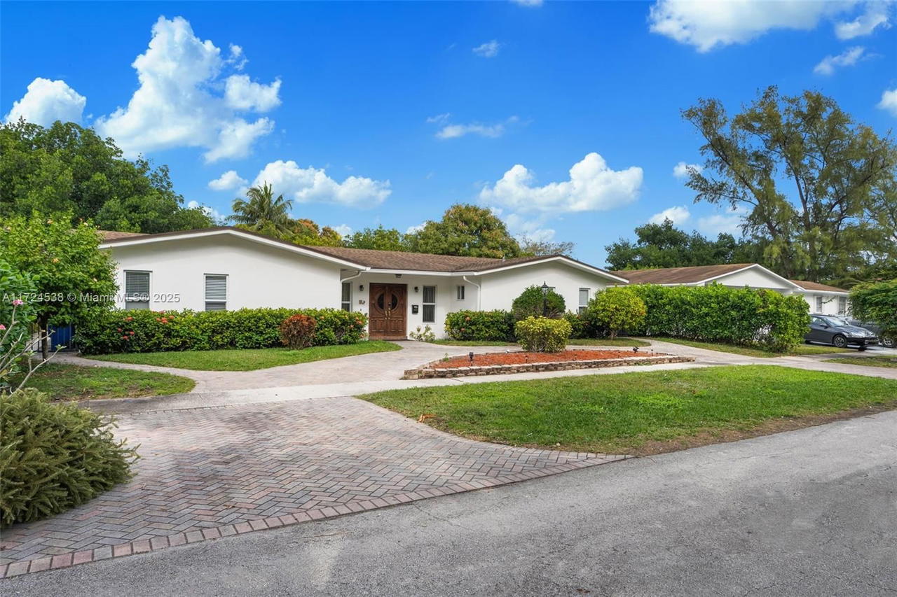 Real estate property located at 2325 191st St, Miami-dade, Enchanted Lake Sec 4, Miami, FL