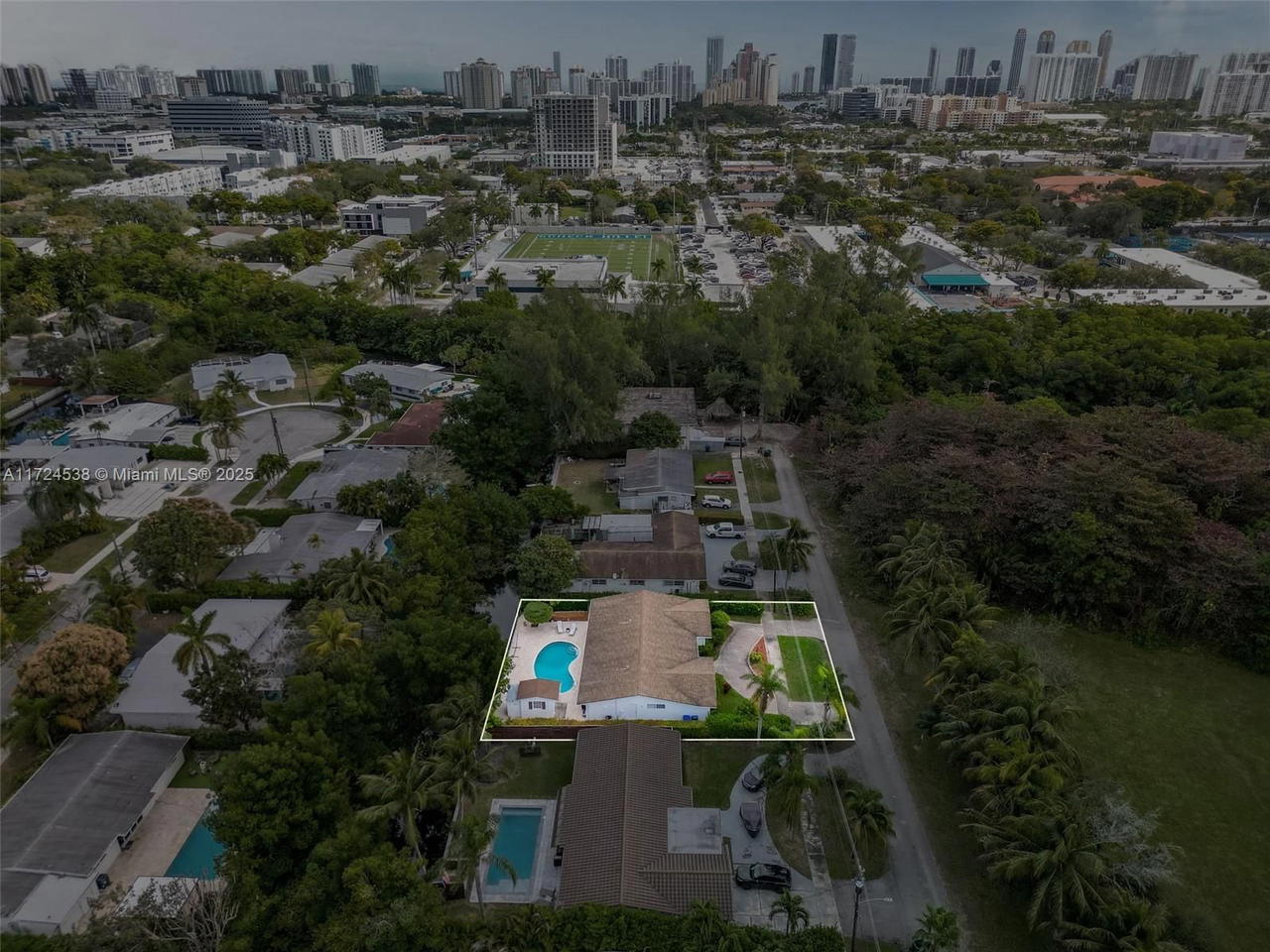 Real estate property located at 2325 191st St, Miami-dade, Enchanted Lake Sec 4, Miami, FL