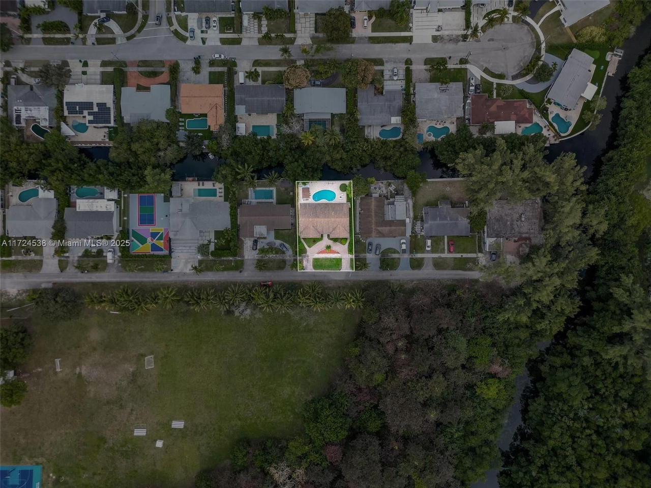 Real estate property located at 2325 191st St, Miami-dade, Enchanted Lake Sec 4, Miami, FL